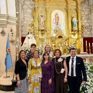 La diputada del PP-CLM por Albacete Tania Andicoberry, junto a la diputada provi...