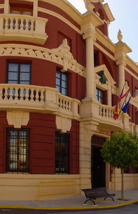 La caída de la red de Telefonía e Internet está causando graves trastornos en el...