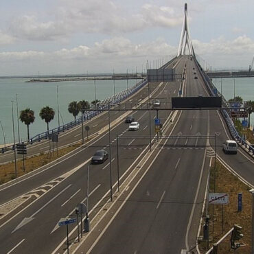 Más de 8,5 millones de desplazamientos previstos para este puente del 15 de agosto
						
								Fecha actualización: 10 agosto 2023
						A los movimientos de salida y retorno por el cambio de quincena se unirán los habituales de fin de semana a poblaciones del litoral y playas o zonas de segunda residencia.
Además, especialmente en las noches y las madrugadas, se incrementarán los viajes de corta distancia a localidades que celebren sus fiestas populares por lo que Tráfico pide extremar las precauciones de seguridad vial y, muy especialmente, no conducir bajo los efectos del alcohol y/o las drogas.
Un año más, el operativo coincide con la Campaña especial de vigilancia y control de alcohol y drogas que comienza el lunes 14.
						
								
									
									Desplazamientos
									    Circulación Segura
									    Medidas especiales
									    viajes
									    
							
						
			
				
					 
						 
							X
						
					
					
						 
						Facebook
						
						
					
					
						 
							Mail
						
					
					
						 
							Copiar URL
	
					
					
						 
							Mostrar QR
						
					
				
			
			
				
					
						 Ampliar letra