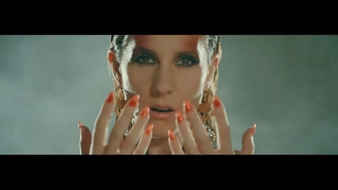 Diana Navarro - Encrucijada (Videoclip Oficial)
