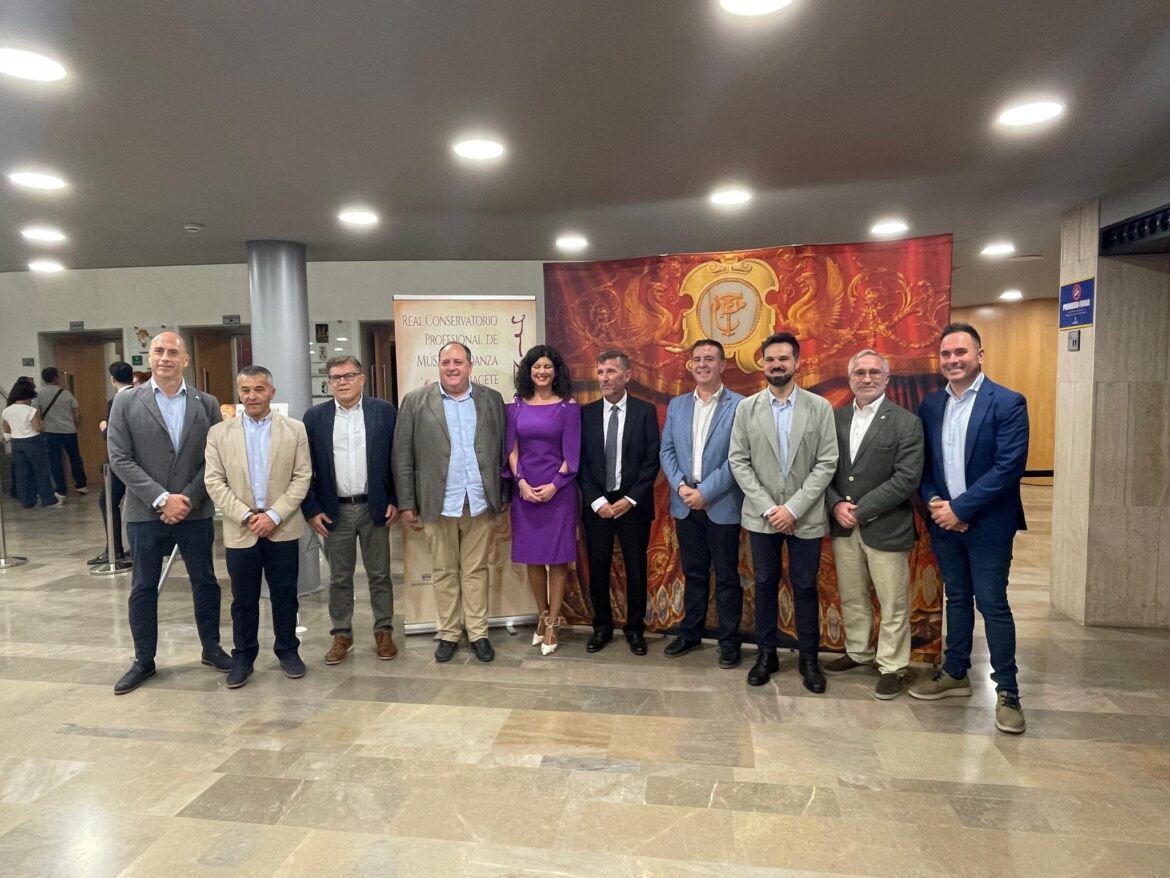 Los diputados provinciales del Grupo Popular Juan Ángel Martínez y Pascual Molin...