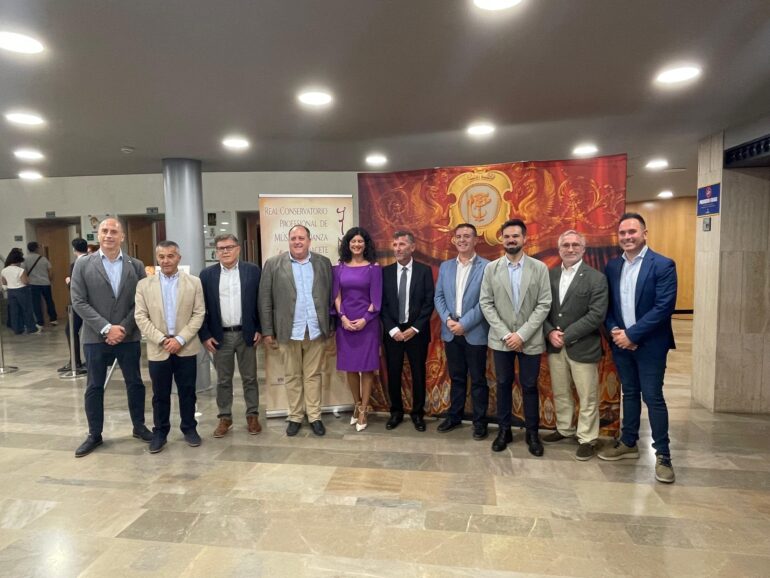 Los diputados provinciales del Grupo Popular Juan Ángel Martínez y Pascual Molin...