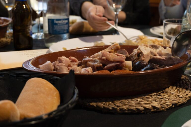 Carnes cocido manchego cuarto vuelco Restaurante El Lomo Albacete viandas tradicionales