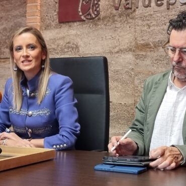 El madrileño Emilio Sierra, ganador del XLIV Premio Internacional de Poesía ‘Juan Alcaide’ de Valdepeñas - SURCO CLM, Diario digital