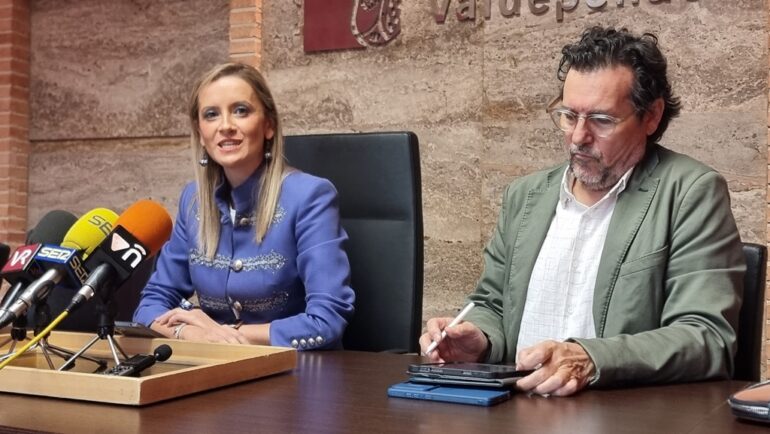 El madrileño Emilio Sierra, ganador del XLIV Premio Internacional de Poesía ‘Juan Alcaide’ de Valdepeñas - SURCO CLM, Diario digital