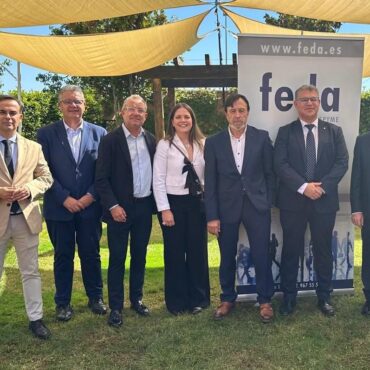 Los parlamentarios nacionales del PP por Albacete, Antonio Martínez Gómez y Miri...