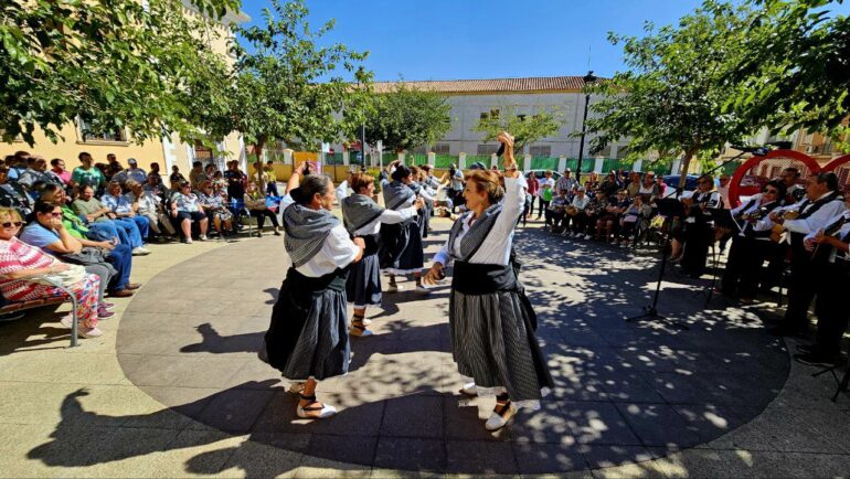 La Roda celebra el Día Internacional de las Personas Mayores con música, tradición y un homenaje




1 de octubre, 2025





AyuntamientoFestejosOcioServicios SocialesTradición