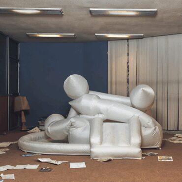 HOY VA A SER EL DÍA        
        
                                                                                                MISS CAFFEINA                    
        
            
                
                    
                                                                                    WARNER MUSIC GROUP