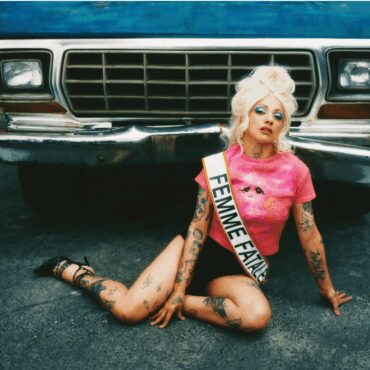 Melancolía        
        
                                                                                                Mon Laferte                    
        
            
                
                    
                                                                                    SONY MUSIC