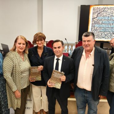 El Chalé Fontecha, sede del Instituto de Estudios Albacetenses, ha acogido la pr...