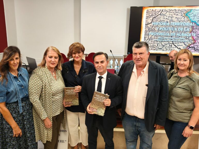 El Chalé Fontecha, sede del Instituto de Estudios Albacetenses, ha acogido la pr...