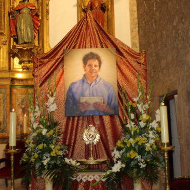 Quintanar de la Orden recibe la reliquia de San Carlos Acutis - SURCO CLM, Diario digital