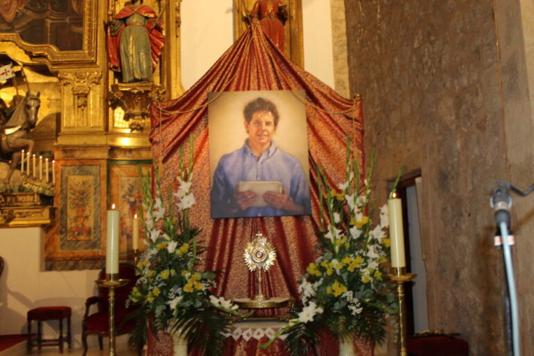 Quintanar de la Orden recibe la reliquia de San Carlos Acutis - SURCO CLM, Diario digital