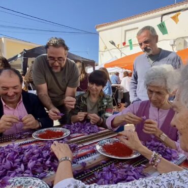 Tradición, folklore, gastronomía y artesanía se unen en Santa Ana, a través de s...