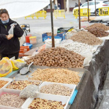 El mercadillo de Los Santos estará ubicado desde este viernes en el paseo de las Moreras de Tomelloso - SURCO CLM, Diario digital