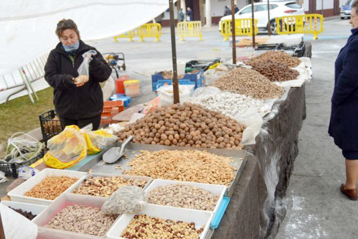 El mercadillo de Los Santos estará ubicado desde este viernes en el paseo de las Moreras de Tomelloso - SURCO CLM, Diario digital