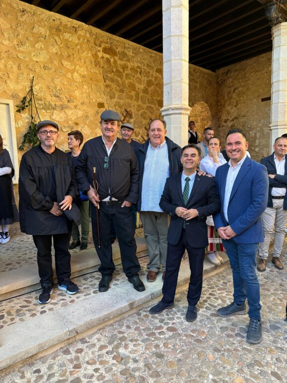 Los diputados provinciales, Pascual Molina, Juan Ángel Martínez y Antonio Martín...