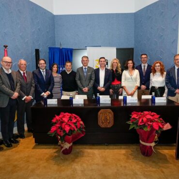 El Ayuntamiento reafirma su colaboración con la nueva junta directiva del Coleg...