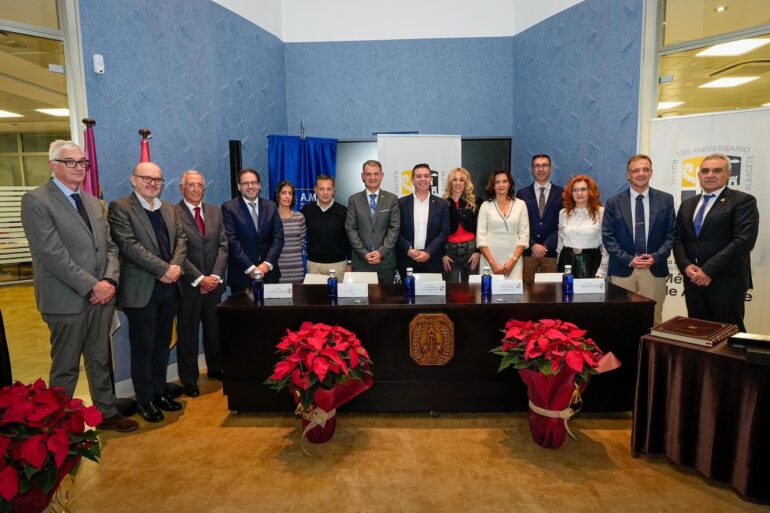 El Ayuntamiento reafirma su colaboración con la nueva junta directiva del Coleg...