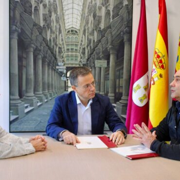 El Ayuntamiento de Albacete renueva su compromiso con la cuchillería local.

El...