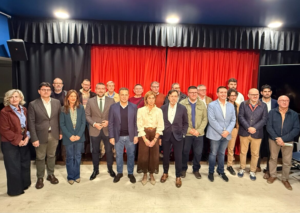 Albacete refuerza su apuesta por el ferrocarril

El alcalde de Albacete, Manuel...