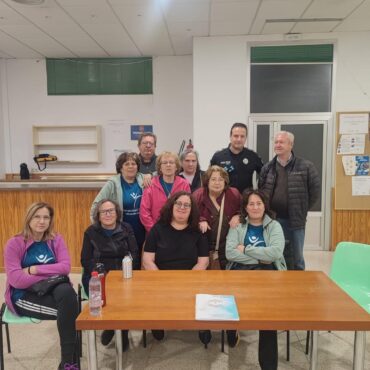 Continuamos  visitando las Asociaciones de vecinos de nuestros barrios, para rec...