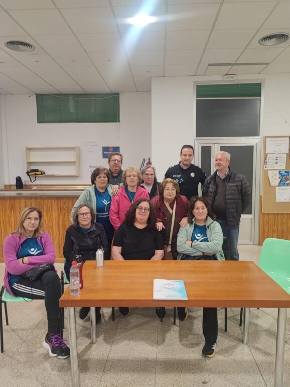 Continuamos  visitando las Asociaciones de vecinos de nuestros barrios, para rec...