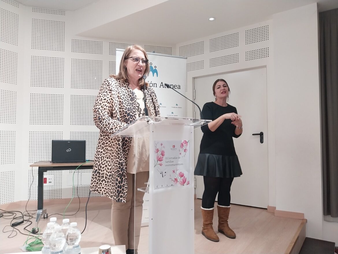 La concejala de Asuntos Sociales, Llanos Navarro, ha inaugurado las III Jornada...