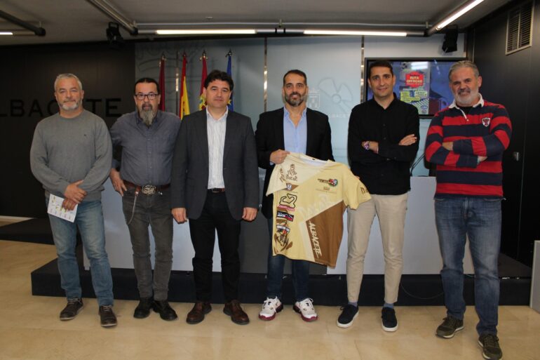 Ruta Off Road Albacete-Almansa y el piloto Juan Carlos Torres
 Sábado, 8 de nov...