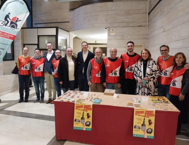 Gala ‘Música, danza y magia’ en apoyo a ‘En Bici Sin Edad’

La concejala de Cal...