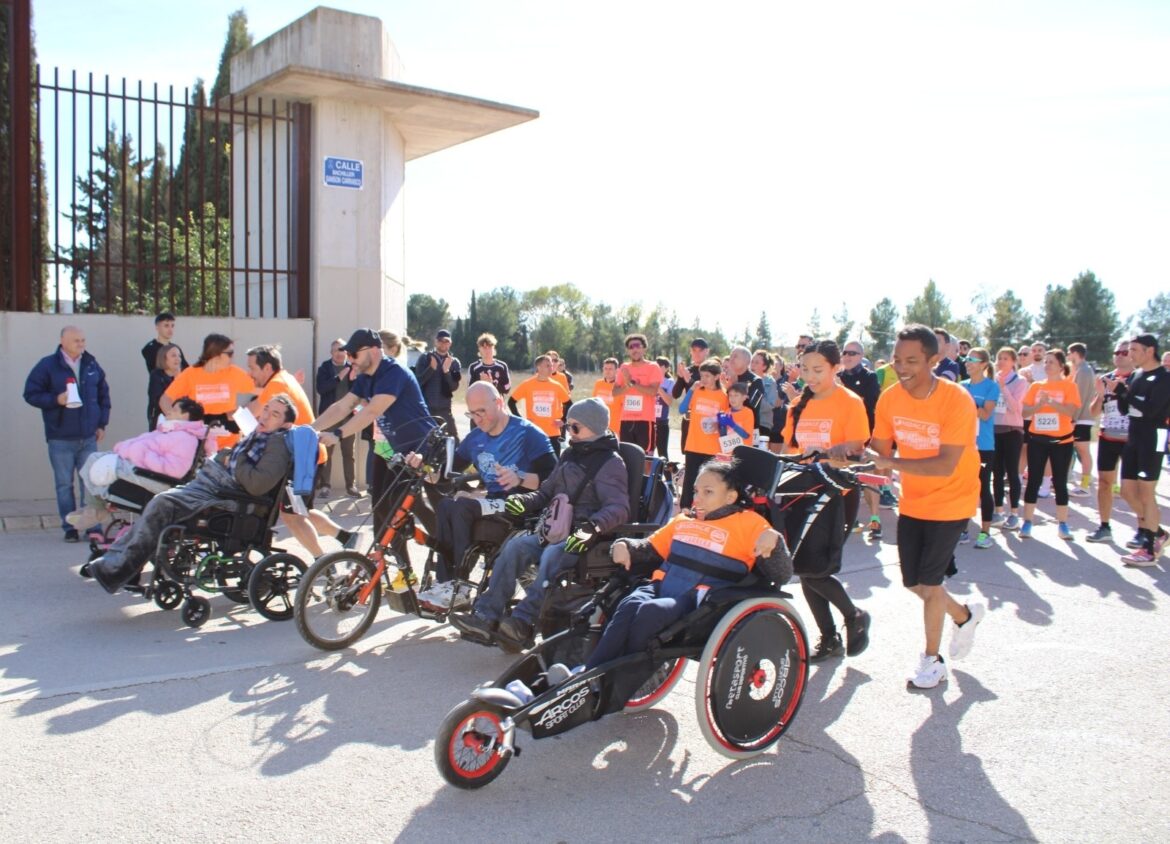 Villaescusa reafirma el apoyo municipal a la IV Carrera Apaceal por la inclusió...