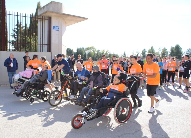 Villaescusa reafirma el apoyo municipal a la IV Carrera Apaceal por la inclusió...