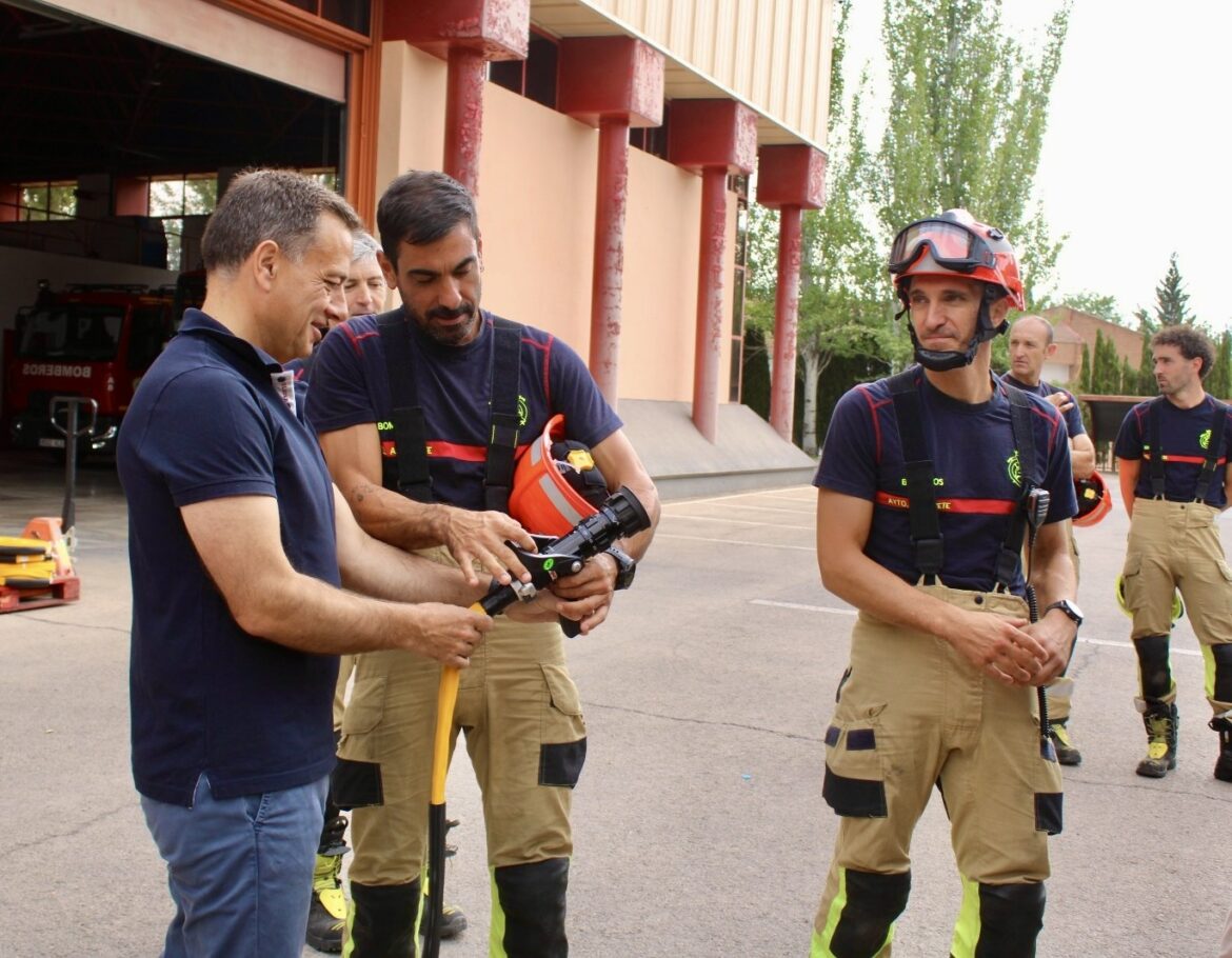 Reconocimiento al trabajo ejemplar de los Bomberos Ayuntamiento de Albacete .

...