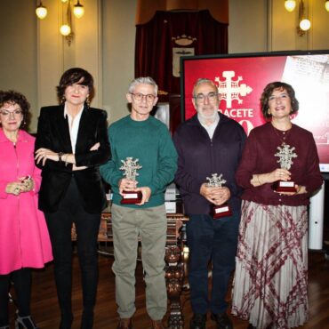 𝐂𝐥𝐚𝐮𝐬𝐮𝐫𝐚 𝐝𝐞𝐥 𝐜𝐢𝐜𝐥𝐨 ‘𝐀𝐥𝐛𝐚𝐜𝐞𝐭𝐞 𝐩𝐢𝐞𝐧𝐬𝐚 𝐬𝐮 𝐩𝐚𝐬𝐚𝐝𝐨’ 

Esta tarde hemos puesto el broc...