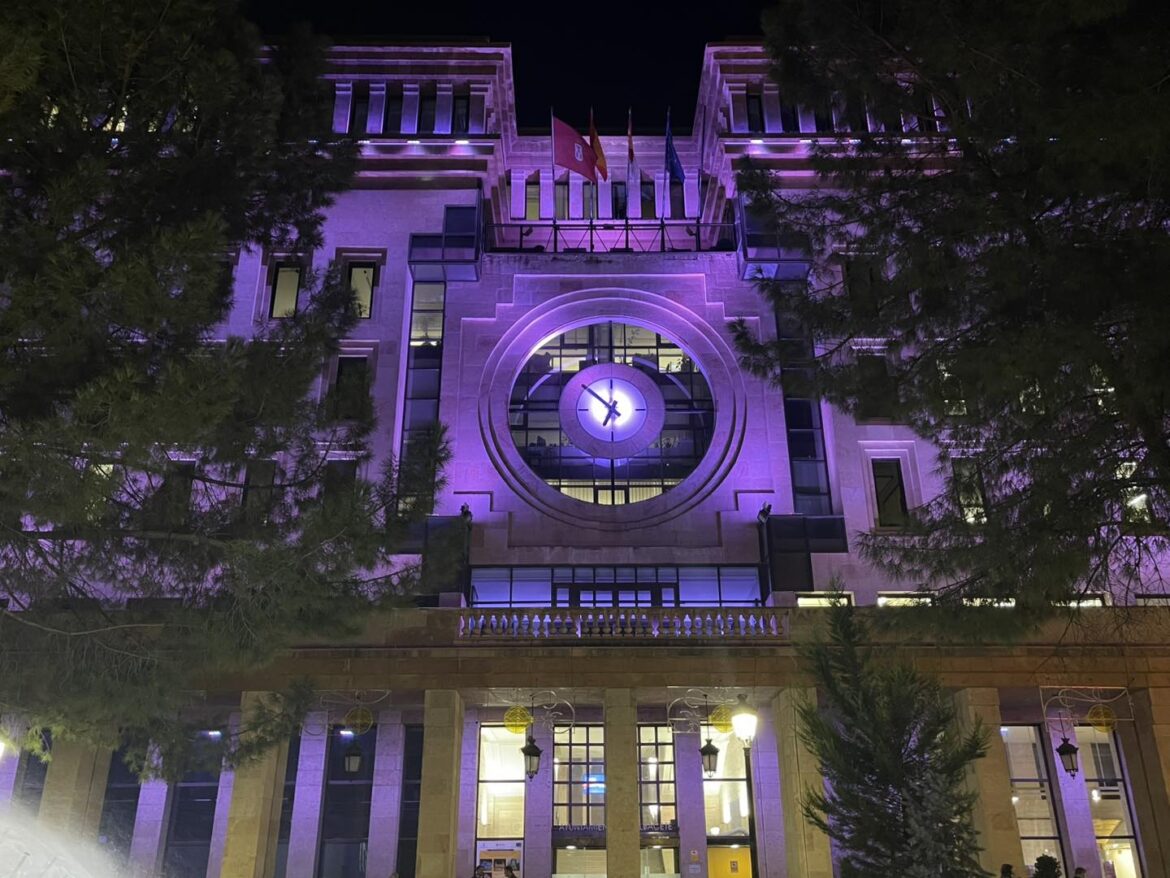Esta noche con motivo de la celebración del Día Mundial de la Prematuridad, se h...