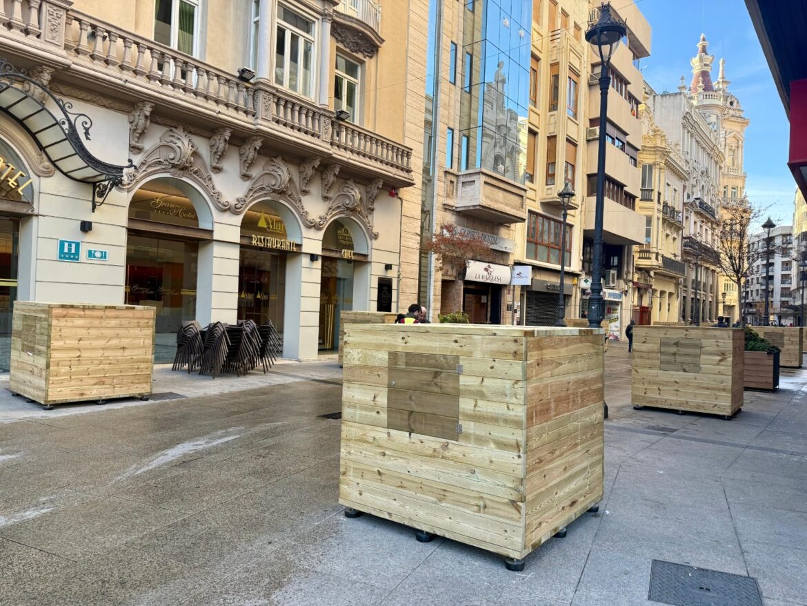Comienza la instalación del nuevo espectáculo navideño en la Calle Ancha

El Ay...