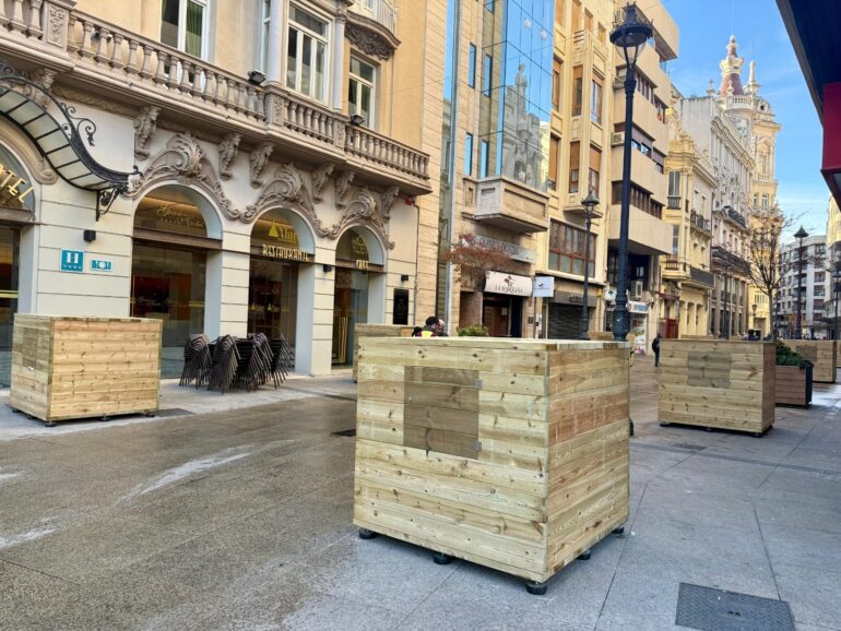 Comienza la instalación del nuevo espectáculo navideño en la Calle Ancha

El Ay...