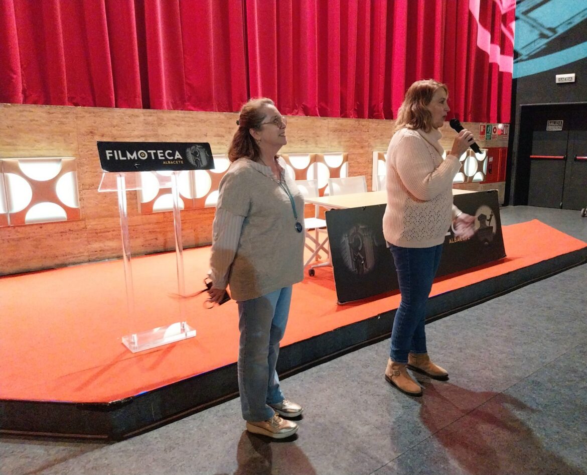 Cine que une generaciones

La concejala de Calidad de Vida, Llanos Navarro, ha ...