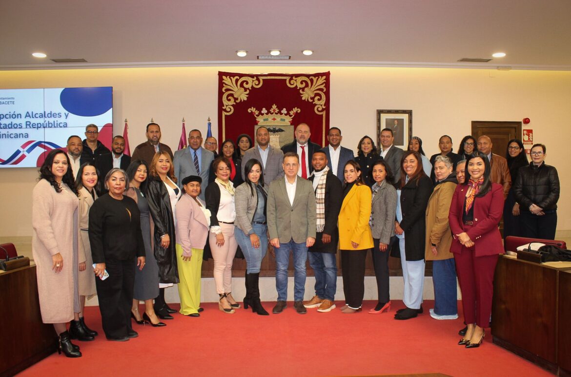 𝐄𝐧𝐜𝐮𝐞𝐧𝐭𝐫𝐨 𝐢𝐧𝐬𝐭𝐢𝐭𝐮𝐜𝐢𝐨𝐧𝐚𝐥 𝐜𝐨𝐧 𝐫𝐞𝐩𝐫𝐞𝐬𝐞𝐧𝐭𝐚𝐧𝐭𝐞𝐬 𝐝𝐞 𝐥𝐚 𝐑𝐞𝐩𝐮́𝐛𝐥𝐢𝐜𝐚 𝐃𝐨𝐦𝐢𝐧𝐢𝐜𝐚𝐧𝐚 

El alca...