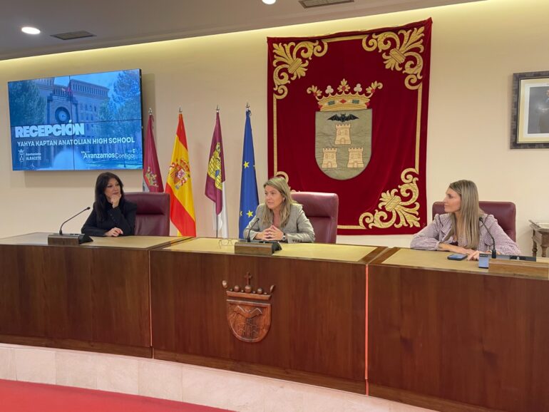 Intercambio educativo internacional en Albacete

La concejala del equipo de gob...