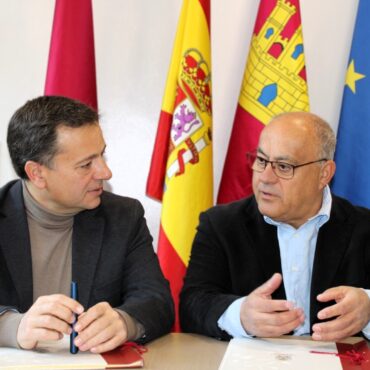 El alcalde de Albacete y concejal de Inclusión y Accesibilidad, Manuel Serrano,...