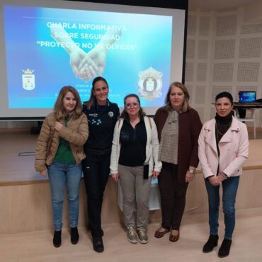 Prevención para mayores con cercanía y profesionalidad

La concejala de Mayores...