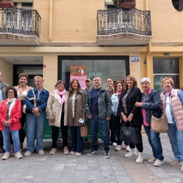 Almansa continúa con las actividades por el Día Internacional del Cáncer de Mama con una mesa informativa en la calle San Francisco