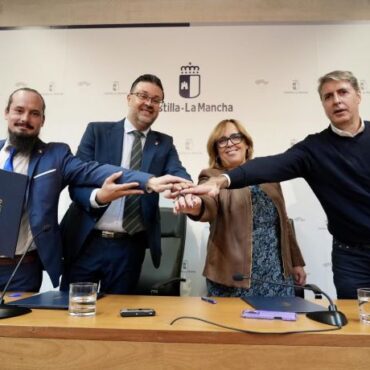 Castilla-La Mancha firma un convenio con las federaciones regionales de Folclore y bandas de música “en apoyo a la Cultura como seña de identidad” - SURCO CLM, Diario digital
