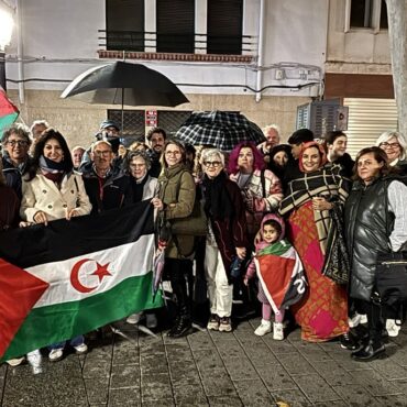 Nuestra concejala Anabel Garrido acompañó en la lluviosa tarde de ayer a la Aso...