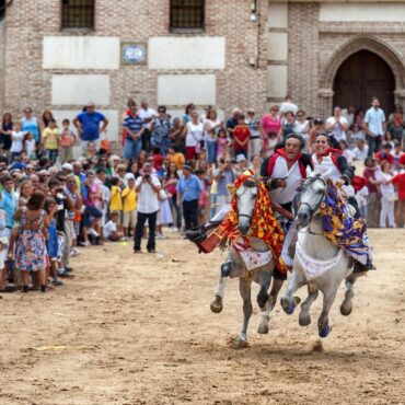Castilla-La Mancha declara Fiesta de Interés Turístico Regional la celebración de los ‘Caballos enjaezados’ de El Carpio de Tajo - SURCO CLM, Diario digital