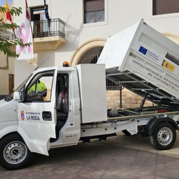 La Roda adquiere su primer vehículo 100 por cien eléctrico para el servicio de jardinería




24 de octubre, 2025





AyuntamientoMedioambienteObras y ServiciosZonas verdes