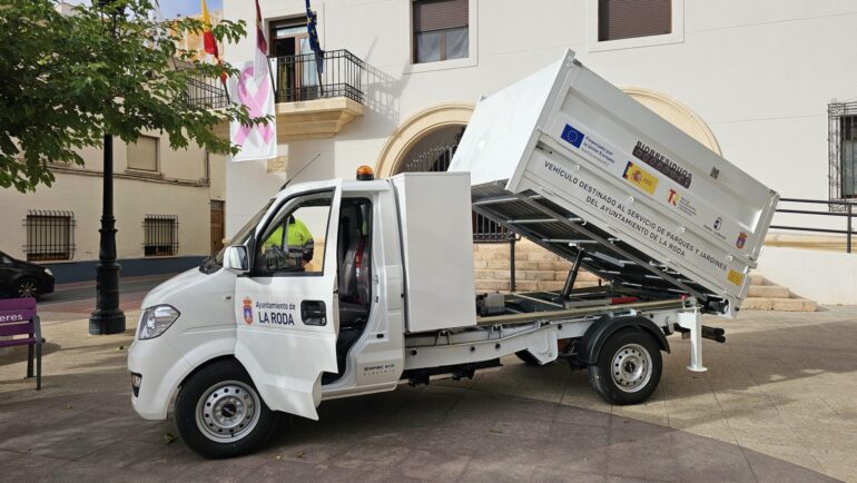 La Roda adquiere su primer vehículo 100 por cien eléctrico para el servicio de jardinería




24 de octubre, 2025





AyuntamientoMedioambienteObras y ServiciosZonas verdes