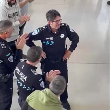 Con toda la emoción y el corazón, despedimos entre aplausos a nuestro compañero ...