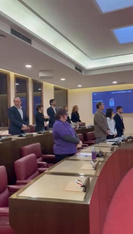 El Pleno ha dado comienzo con un minuto de silencio, gesto de denuncia ante la...